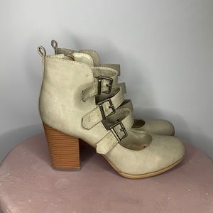 Leather booties. Super stylish. Taupe. Straps